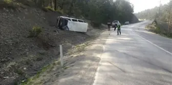 İşçileri Taşıyan Minibüs Devrildi: 10 Yaralı