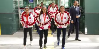 Türkiye'ye Tarihindeki İlk Madalyayı Kazandıran Atletizm Yürüyüş Milli Takımı Yurda Döndü