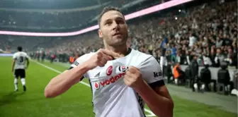 Beşiktaş, Çin'e Transfer Olan Dusko Tosic'e Veda Etti