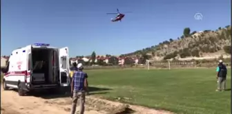 Otomobil Tıra Çarptı: 2 Ölü, 5 Yaralı - Ağır Yaralı Yolcu Helikopter ile Hastaneye Sevk Edildi