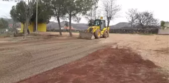 Selendi'de Okul Bahçelerine ve Mahalle Yollarına Yikob El Attı