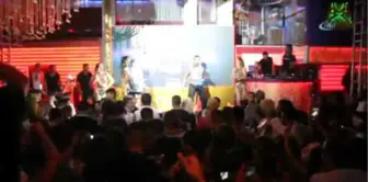 Tatilciler Demet Akalın Konserine Akın Etti