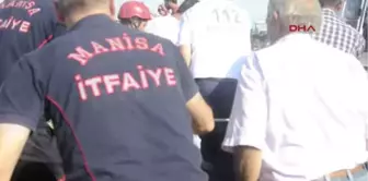 Manisa Otomobil Çarpan Motosikletli Anne-oğul Yaralandı