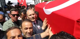 Diyarbakır Şehidini 'Kahrolsun PKK' Sloganları ile Son Yolculuğuna Uğurladı