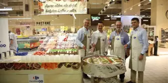 Ünlü Gurme Mehmet Yaşin Carrefoursa'da Aşure Dağıttı