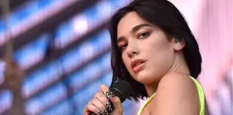 Dünyaca Ünlü Şarkıcı Dua Lipa'dan İç Çamaşırlı Paylaşım!