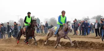 Ödemiş'te Rahvan At Yarışları Yapıldı