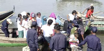 Myanmar 93 Rohingyalıyı Malezya'ya Kaçıran Bota El Koydu