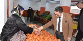 Başkan Saka, Evinin İhtiyaçları İçin Semt Pazarlarını Tercih Ediyor