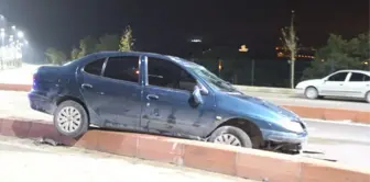 Kaza Yaptı, Otomobili Bırakıp Kaçtı