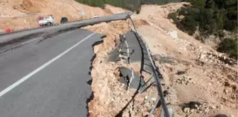 Heyelan Olan Yolun Girişi ve Çıkışı Dubayla Kapatıldı