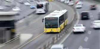 Perpa Metrobüs Durağında, Metrobüs Bir Vatandaşa Çarptı