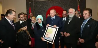 Ek Fotoğraflar//sanatçılardan Cumhurbaşkanı Erdoğan'a Havalimanında Doğum Günü Sürprizi