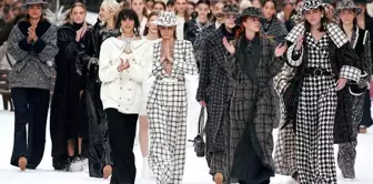 Chanel'den Hayatını Kaybeden Modacı Lagerfeld İçin Saygı Duruşu