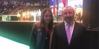 Başkan Adayı İsmail Erdem Liseli Begüm'ü Kızılordu Korosu ile Buluşturdu