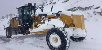 Kapanan Köy Yollarının Açılması İçin Çalışmalar Devam Ediyor