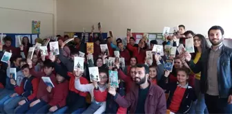 Üniversitelilerden Ortaokul Öğrencilerine Kitap Hediyesi