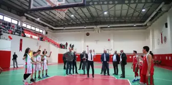 Nadir Vekiloğlu Spor Salonu Açıldı