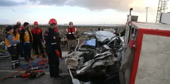 Şanlıurfa'da Otomobil Römorka Çarptı: 2 Ölü, 5 Yaralı