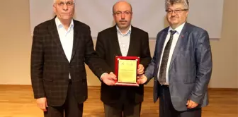 Aiçü'de 'Gençliğin Kişilik İnşası' Konulu Konferans Düzenlendi