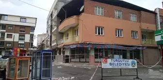 Manisa'da Yıkılma Tehlikesi Bulunan Bina Boşaltıldı