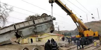 Maden Yüklü Vagonların Gardaki Vagonlara Çarpması