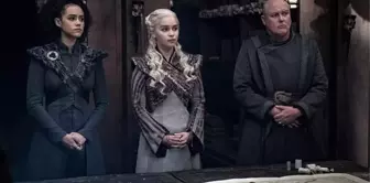 Game Of Thrones'da Güldüren Hata! Masanın Üstünde Bardak Unutuldu