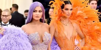 Kylie Jenner, Jennifer Lopez'in Kalçalarından Gözlerini Alamadı!