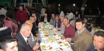 Köy gençleri köylüye sahur yemeği verdi