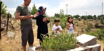 Babalar Günü'nde mezarlıklarda anlamlı ziyaret