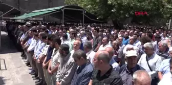 KAYSERİ'DE MURSİ İÇİN GIYABİ CENAZE NAMAZI KILINDI