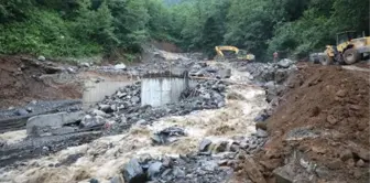 Trabzon'daki sel felaketinde ölü sayısı 3'ye yükseldi, 7 kişiyi arama çalışmaları sürüyor