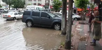 Sivas'ta sağanak, cadde ve sokakları göle çevirdi