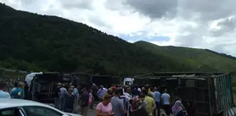 Devrilen tır yolu kapattı, araçlar uzun kuyruklar oluşturdu