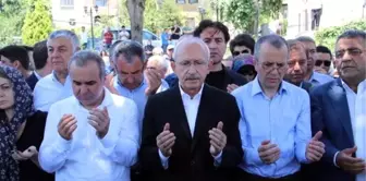 Kılıçdaroğlu, iletişim koordinatörünün acısına ortak oldu