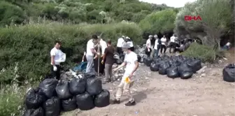 ÇANAKKALE Assos, kaçak göçmenlerden kalan çöplerden temizleniyor