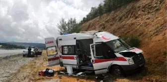 Hasta taşıyan ambulans takla attı: 4 yaralı