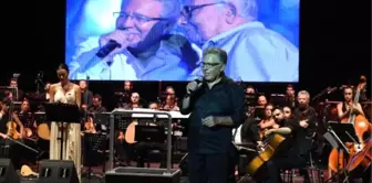 Bodrum'da konser veren zülfü livaneli: kadına şiddet, salgın hastalık gibi