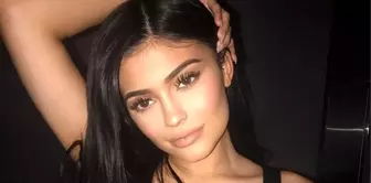 Kylie Jenner ve sevgilisinden hayranlarını heyecanlandıran çıplak poz