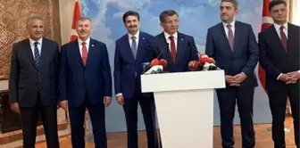 Davutoğlu, istifa metnini okumak için 5 isimle kamera karşısına geçti