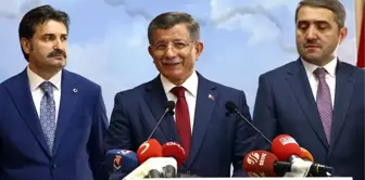 Ahmet Davutoğlu'ndan sonra AK Parti'de istifalar: Eski milletvekilleri ve il başkanları da partiden ayrıldı