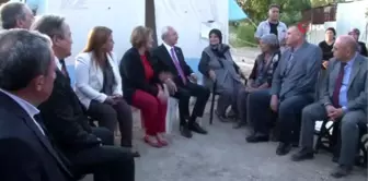 Kılıçdaroğlu, depremzedeleri ziyaret etti