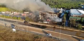 Tuzla'da yanan fabrikanın son durumu havadan görüntülendi