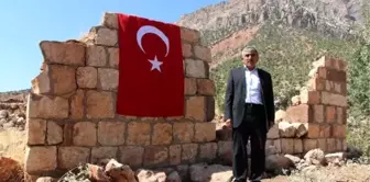 Pkk'nın 12 yakınını katlettiği eve 32 yıldır türk bayrağı asıyor