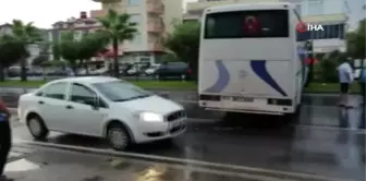 Alanya'da yağış kazalara neden oldu