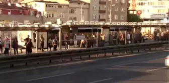 Darülaceze - Perpa Durağı'nda metrobüs yangını