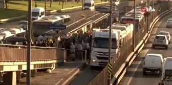 Metrobüste yangın çıktı, seferler aksadı