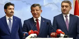 Ahmet Davuoğlu, eski BDP İstanbul Milletvekili Ufuk Uras ile görüştü