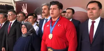 Dünya şampiyonu rıza kayaalp'e memleketinde miting gibi karşılama