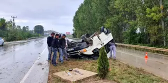 İşçileri taşıyan minibüs refüjde takla attı: 6 yaralı